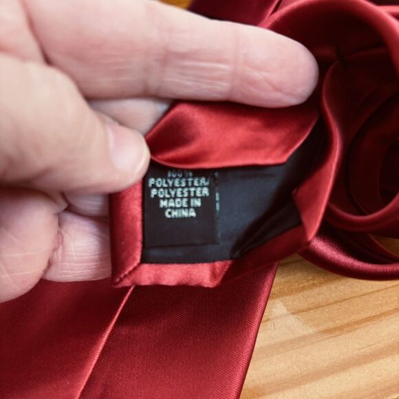 VAN‎ HEUSEN Men's Neck Tie Red NEW Holiday Christmas - Picture 5 of 6